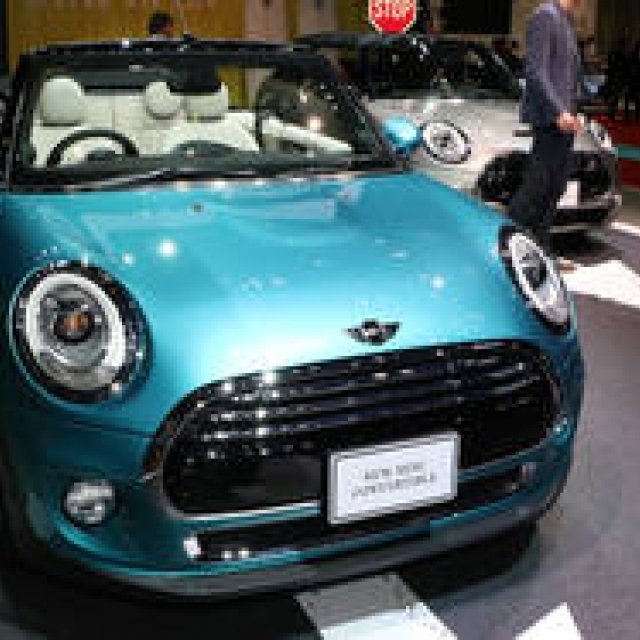 World Premiere of the MINI Convertible | MINI