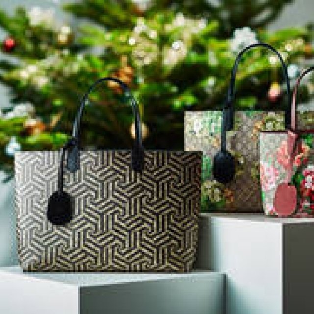 A Gucci Christmas, Adorned with New Bags | GUCCI Gallery