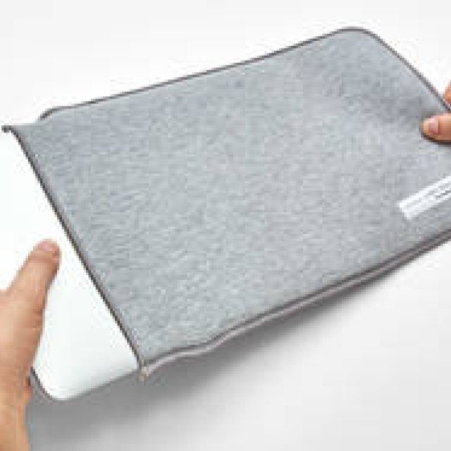 Perrocaliente Gallery: Slim laptop case made from the same material as wetsuits.