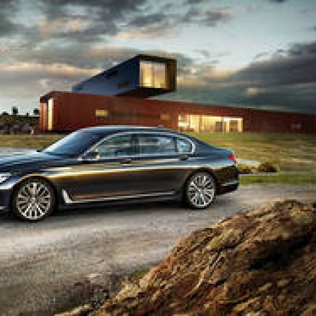 Seven Driving Luxuries to Savor in the New BMW 7 Series | New BMW 7 Series Gallery