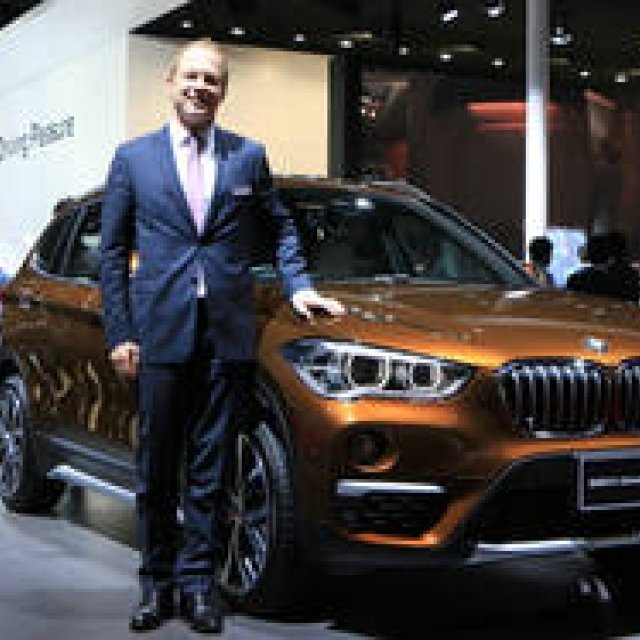 VIP Interviews with Carmakers at the Tokyo Motor Show | BMW Gallery