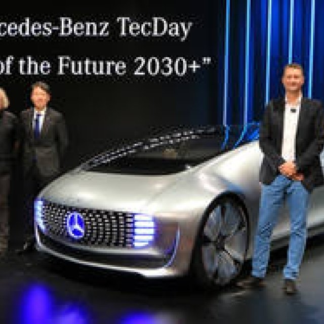 Special Interview Series: Key Figures Gathered at the Tokyo Motor Show | Mercedes-Benz Gallery