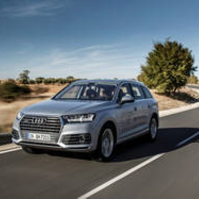 Test drive: Q7 e-tron and A7 Sportback h-tron | Audi Gallery
