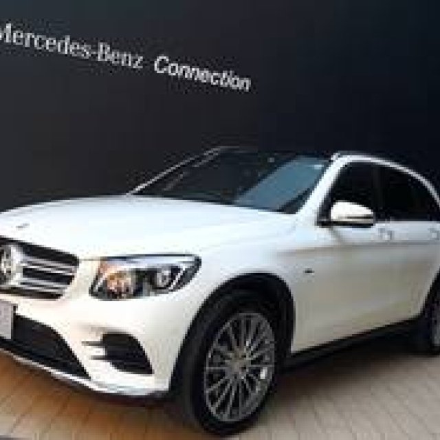 New Mid-Size SUV "GLC" Debuts at Mercedes-Benz Gallery