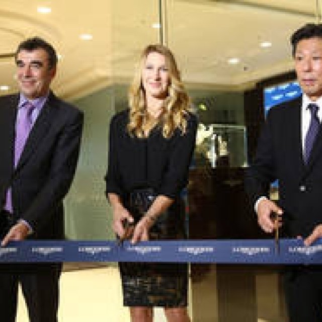 Tennis Legend Steffi Graf Visits the Longines Boutique Ginza | LONGINES Gallery