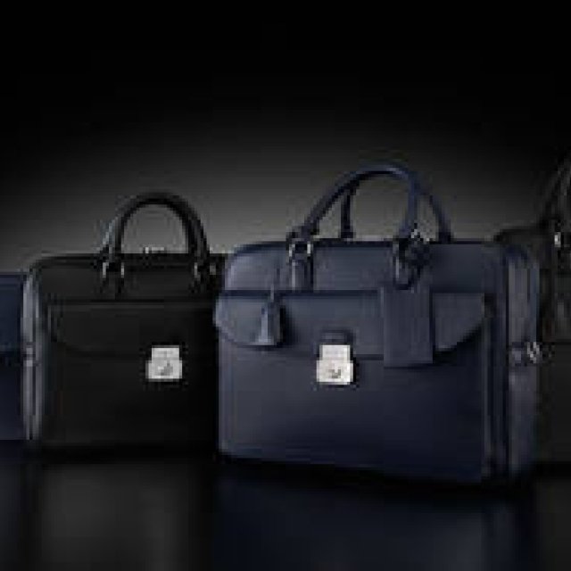 A Fusion of British Elegance and Modernity | dunhill Gallery
