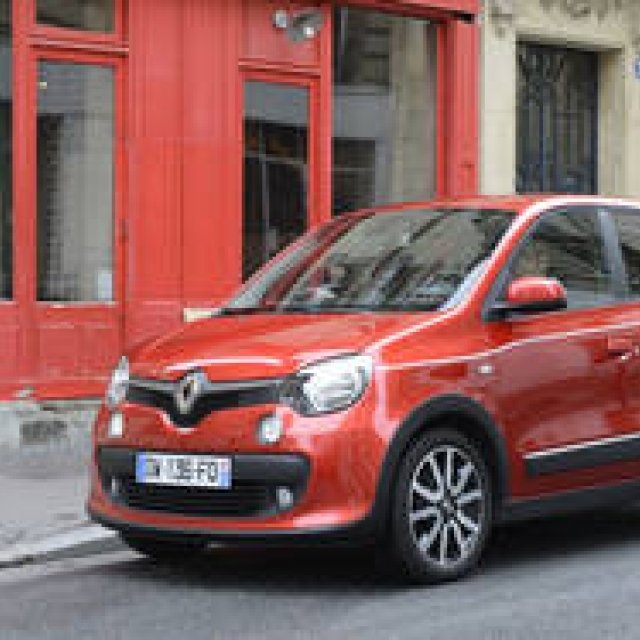 Test Drive the New Renault Twingo in Paris | Renault Gallery
