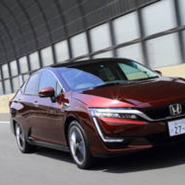 Test Drive Honda's 5-Seater FCV, the Clarity Fuel Cell | Honda Gallery