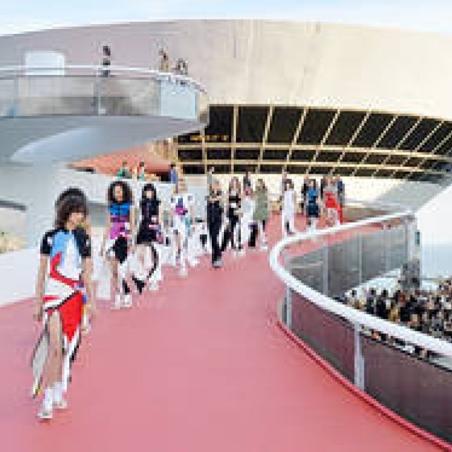 Louis Vuitton 2017 Cruise Collection | LOUIS VUITTON