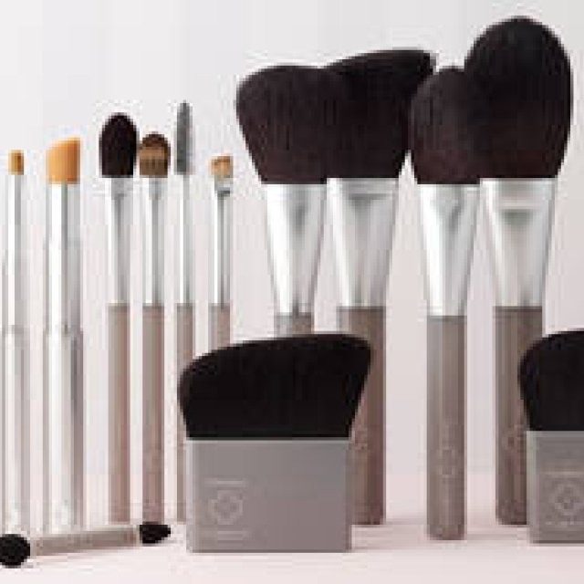 Makeup Brushes Born from Women's Skin Concerns | KOBAKO