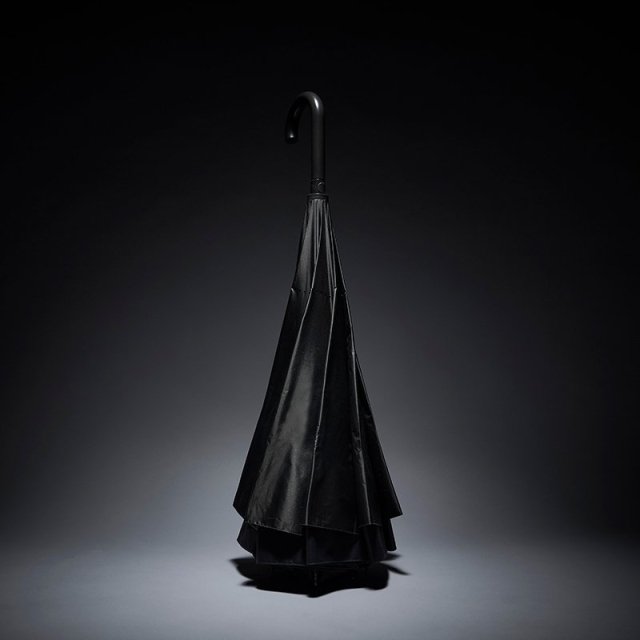 最先端技術を採用し、撥水性を高めた傘「SAKASANANO」発売