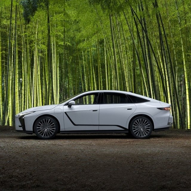 レクサスの次世代電動車の先陣を切りESがフルモデルチェンジ