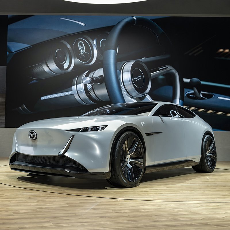 10年後のマツダを示す2台のビジョンモデルを世界初披露 - Web Magazine