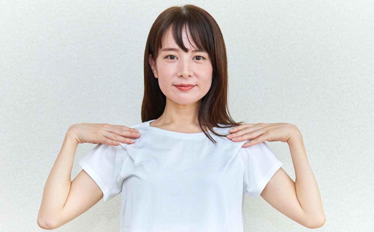 巻き肩を改善する肩甲骨回し