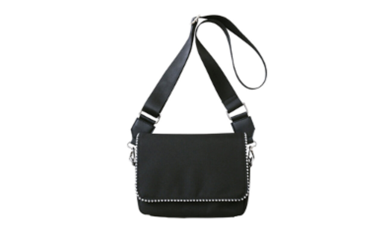 WCJ-MT-060 Flap Ball Studs Shoulder Bag