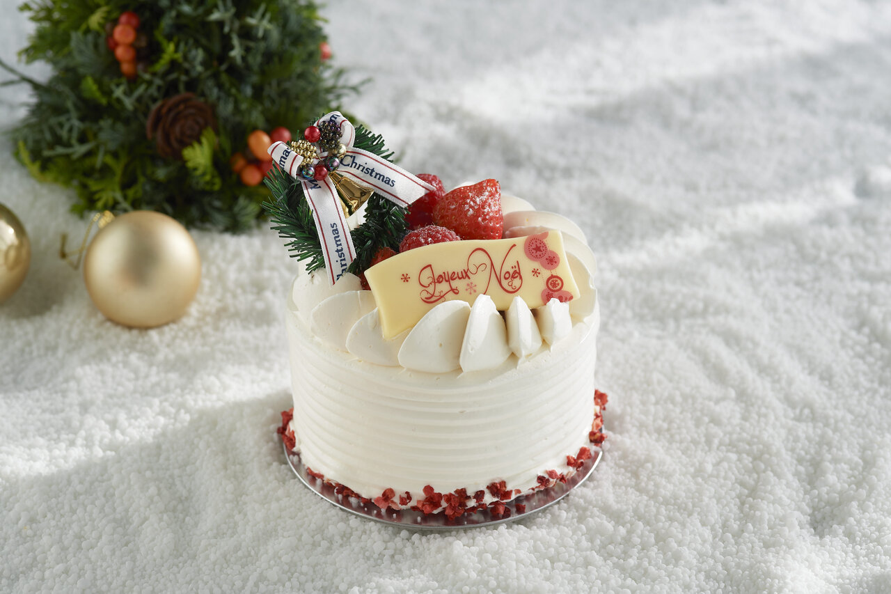 This Christmas, four types of cakes brimming with the chef's ideas are available | Andaz Tokyo