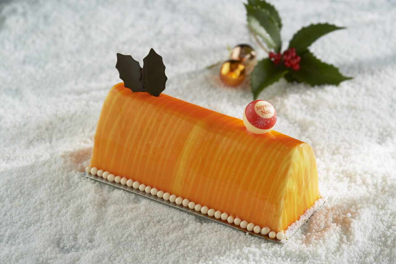 This Christmas, four types of cakes brimming with the chef's ideas are available | Andaz Tokyo