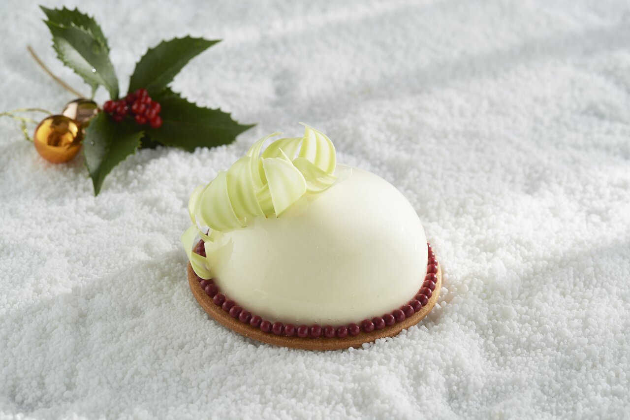 This Christmas, four types of cakes brimming with the chef's ideas are available | Andaz Tokyo