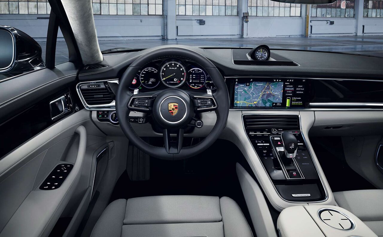 ポルシェ、700psの新型パナメーラを発売｜Porsche