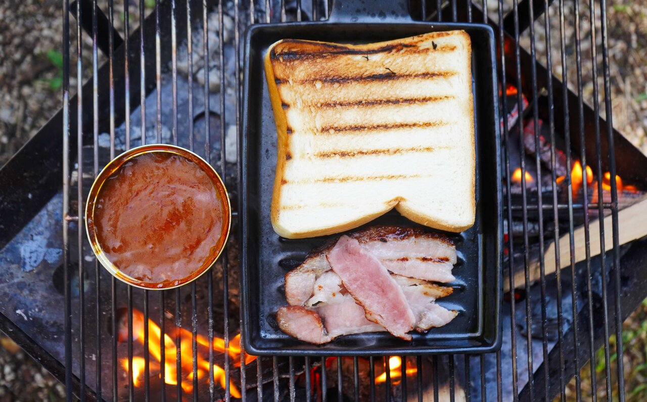 直火と遠赤外線効果で極上のトーストをつくる、パン専用の陶器プレート｜Cook very