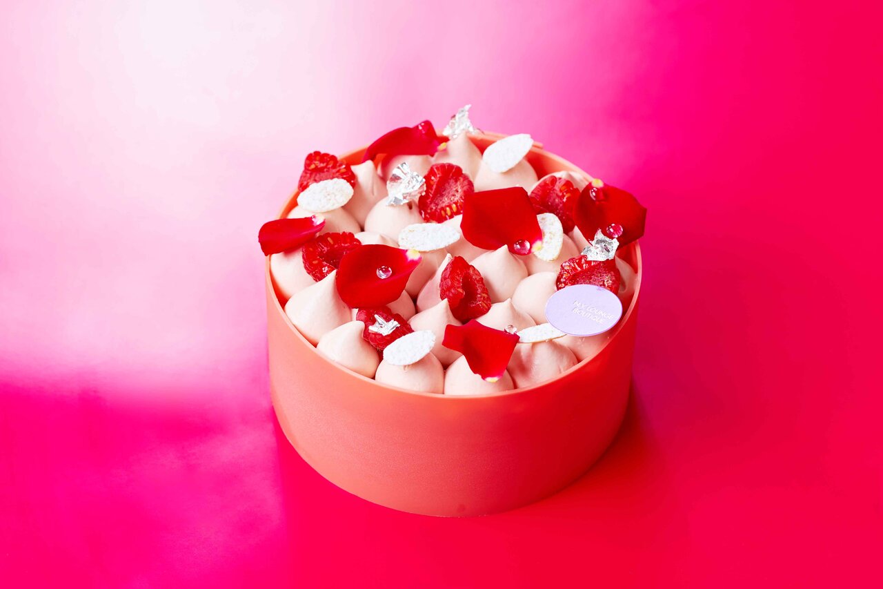 Christmas Cake & Sweets Collection Produced by Chef Junji Tokunaga | INTERCONTINENTAL TOKYO BAY