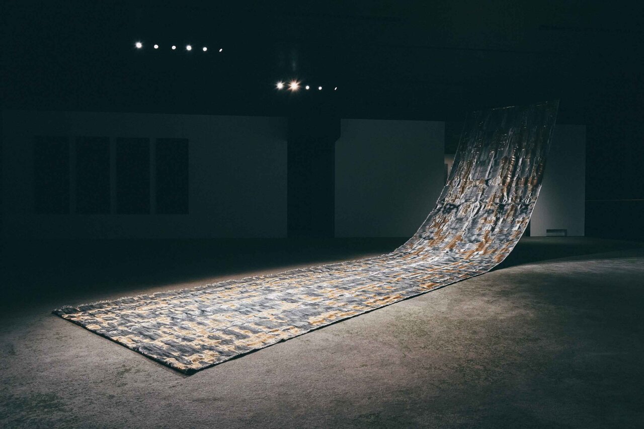 前進する織物の可能性。「QUASICRYSTAL―コードによる織物の探求」展｜HOSOO