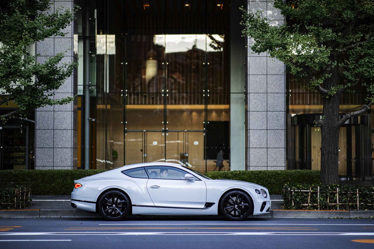 ライフアチーバーが語るベントレーの魅力──栗林研治先生×ベントレーコンチネンタルGT V8｜Bentley