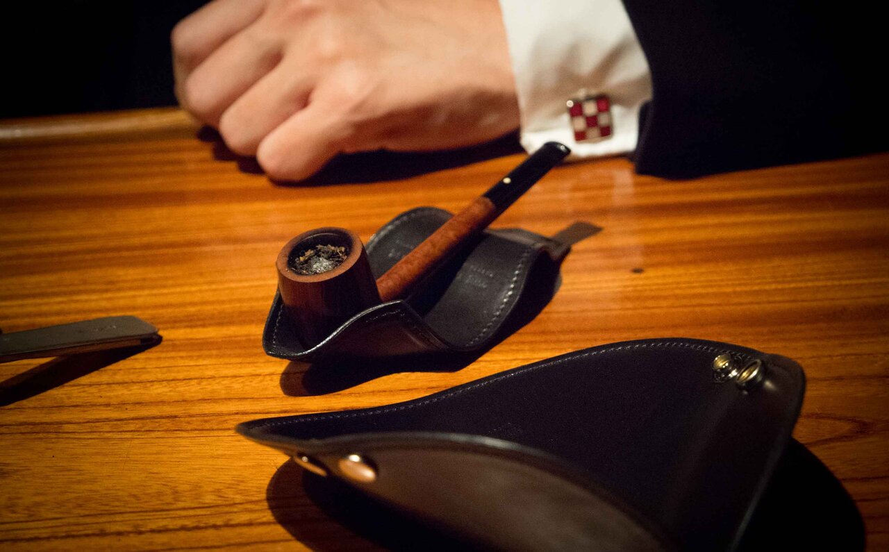 A double name from Lakota House and Grosswald. A superb pipe accessory crafted from rough cordovan | THE LAKOTA HOUSE