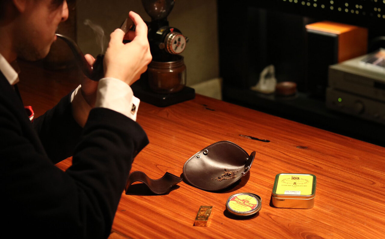 A double name from Lakota House and Grosswald. A superb pipe accessory crafted from rough cordovan | THE LAKOTA HOUSE