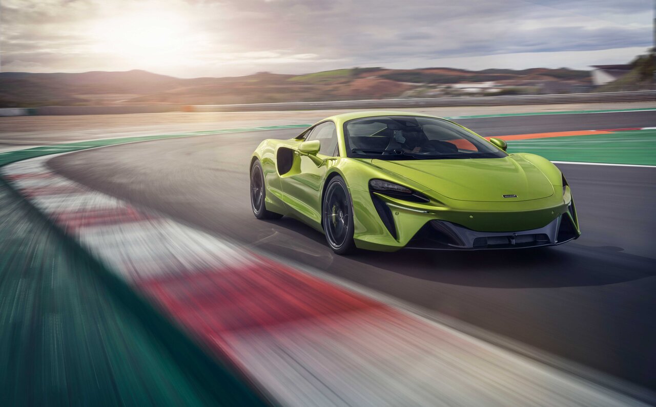マクラーレン、ハイブリッドシステムを搭載した市販型スーパーカー「アルトゥーラ」を発表｜McLaren