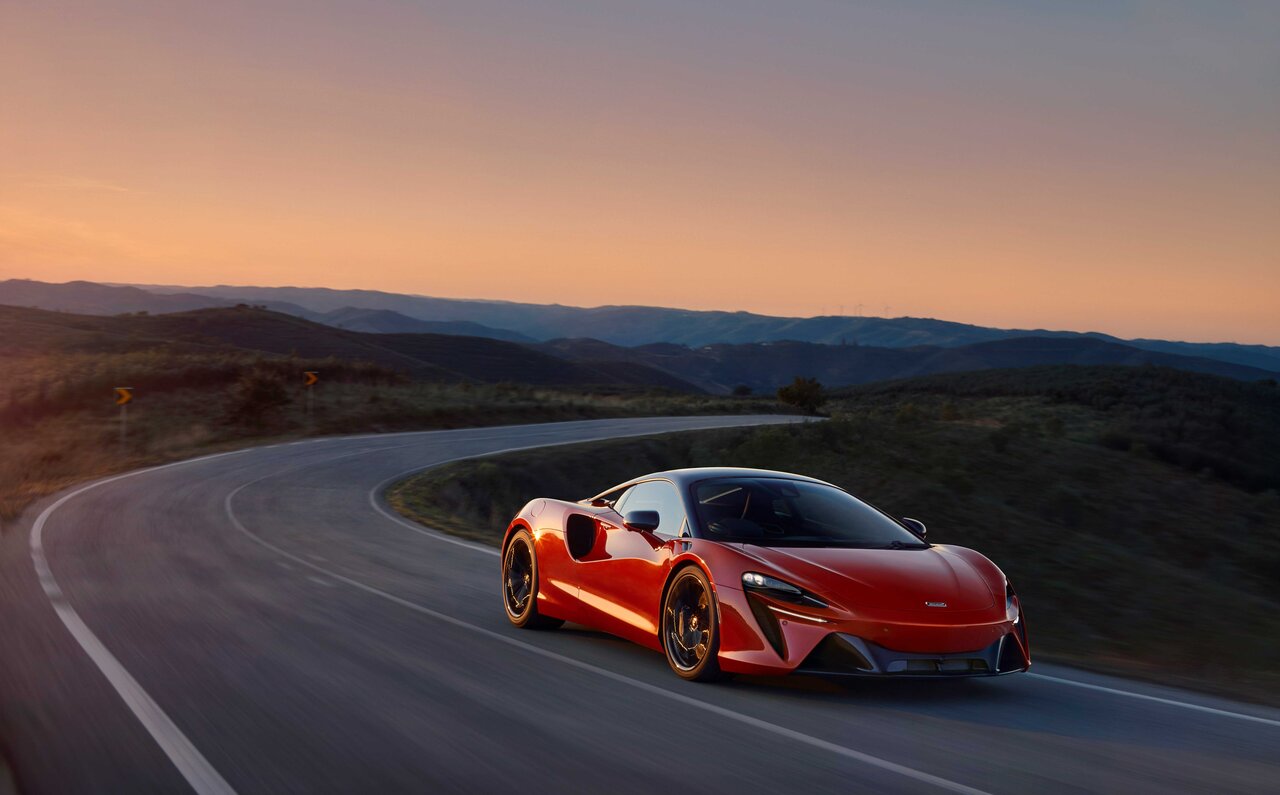 マクラーレン、ハイブリッドシステムを搭載した市販型スーパーカー「アルトゥーラ」を発表｜McLaren