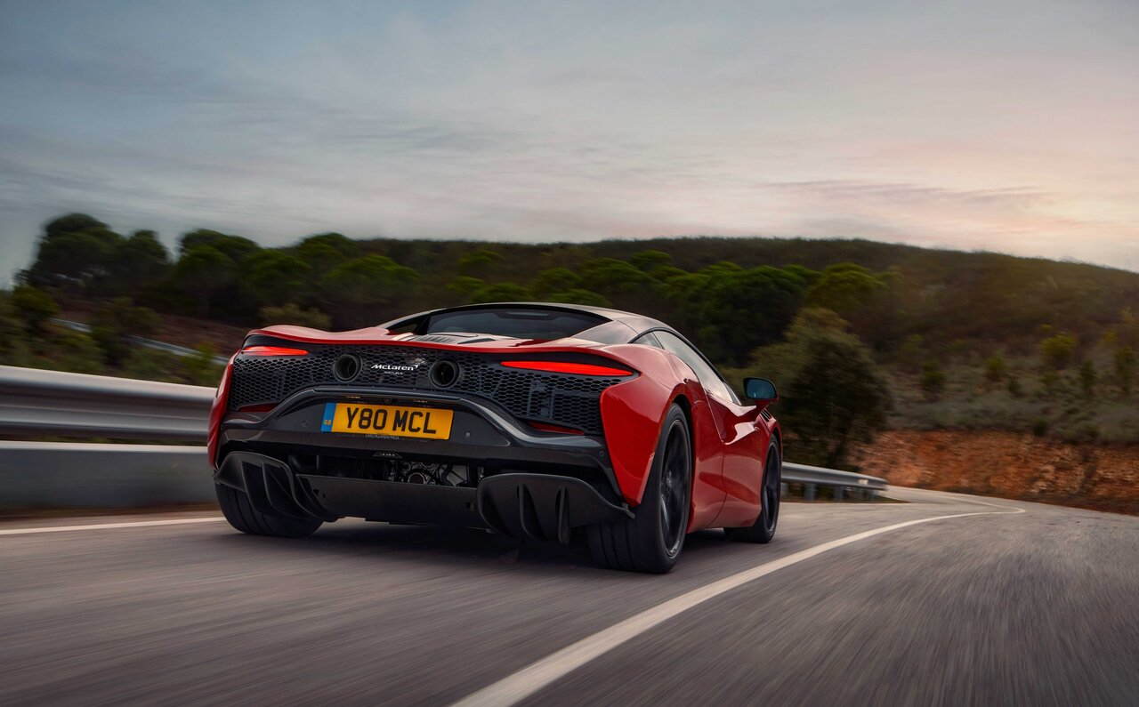 マクラーレン、ハイブリッドシステムを搭載した市販型スーパーカー「アルトゥーラ」を発表｜McLaren