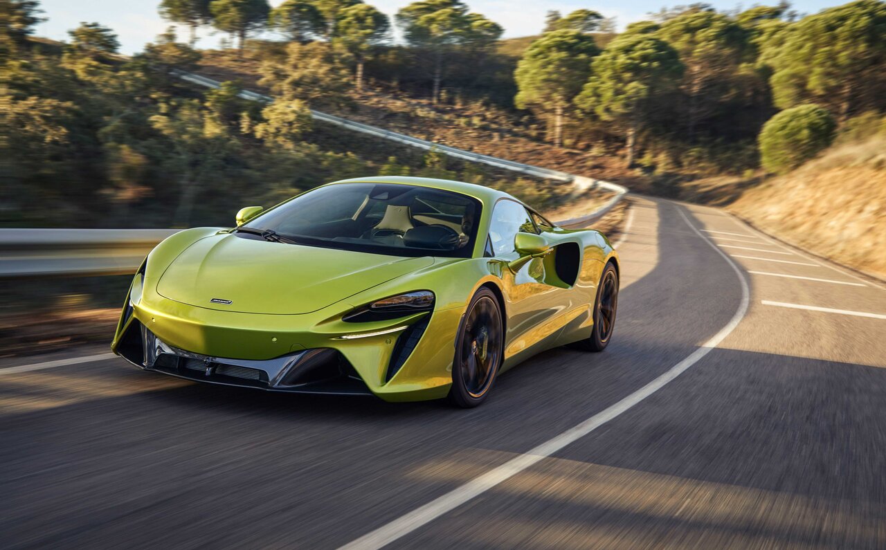 マクラーレン、ハイブリッドシステムを搭載した市販型スーパーカー「アルトゥーラ」を発表｜McLaren