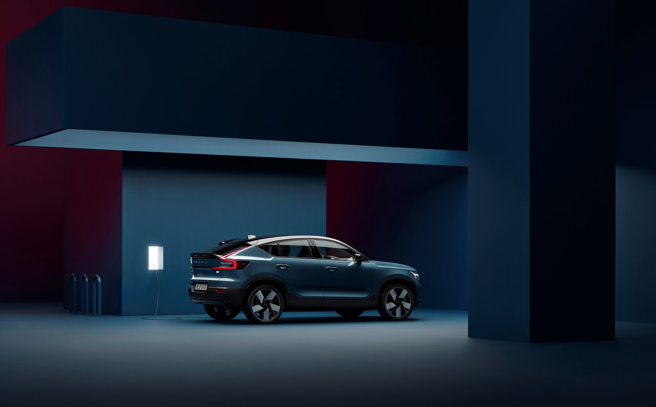 ボルボ、2030年までに完全なEVメーカーに　　EV専用モデル「C40」もワールドプレミア｜VOLVO