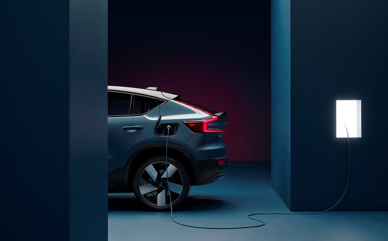 ボルボ、2030年までに完全なEVメーカーに　　EV専用モデル「C40」もワールドプレミア｜VOLVO