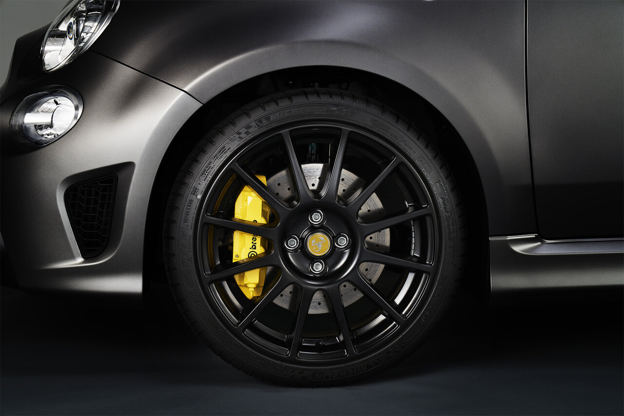 A Sporty Style Evoking a Race Car—The Limited Edition Abarth 595 Momento Arrives | Abarth