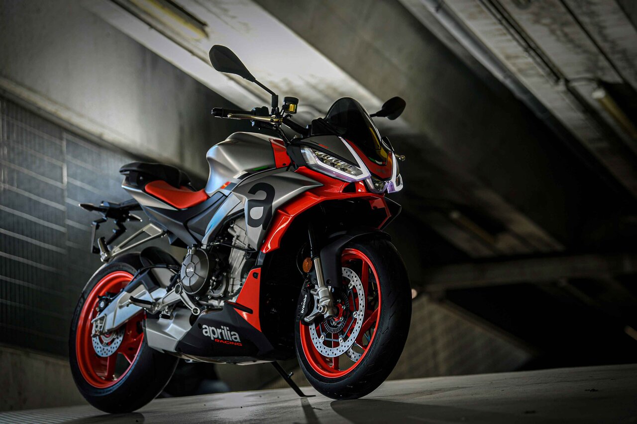 「トゥオーノV4」の直系子孫、660ccエンジンを搭載した「トゥオーノ660」日本上陸｜Aprilia