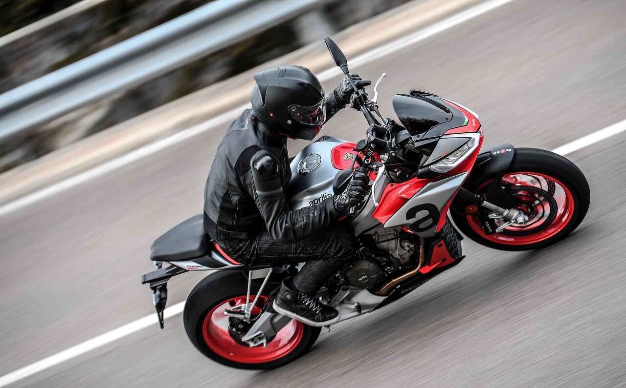 「トゥオーノV4」の直系子孫、660ccエンジンを搭載した「トゥオーノ660」日本上陸｜Aprilia