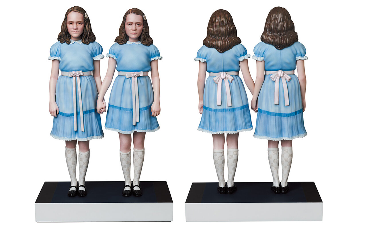 映画　SHINING　超美品　しゃべる双子フィギア（未開封）とポスターセット 映画『シャイニング』の双子の少女がスタチューになって登場 | MEDICOM