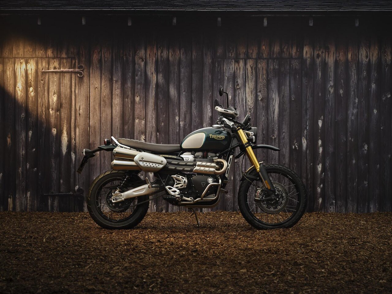 トライアンフのクロスオーバーバイク「スクランブラー1200」に2021年モデルが登場｜Triumph