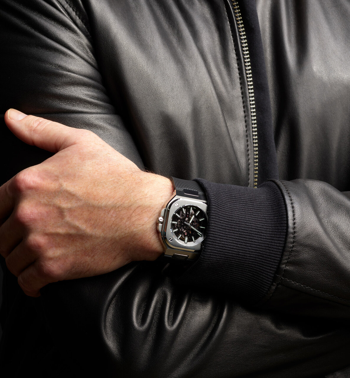 The "BR 05 SKELETON NIGHTLUM" offers exceptional legibility, day or night | Bell & Ross