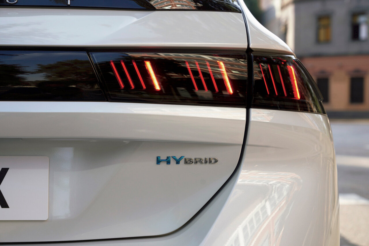 Peugeot Introduces PHEV Model to Flagship 508 | Peugeot