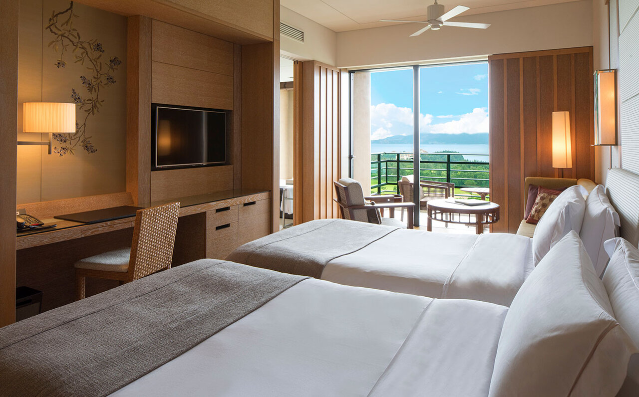 New Club Lounge! How does The Ritz-Carlton, Okinawa measure up? | TRAVEL