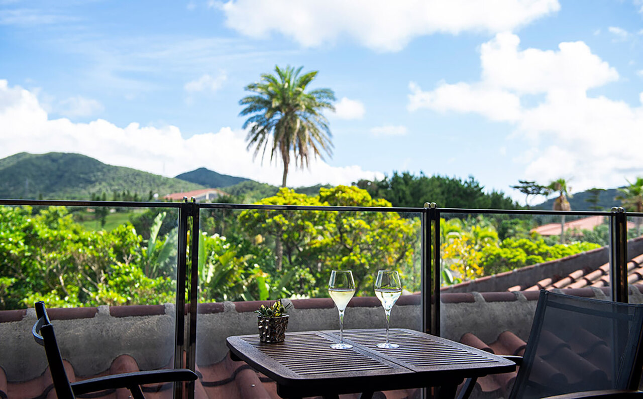 New Club Lounge! How does The Ritz-Carlton, Okinawa measure up? | TRAVEL