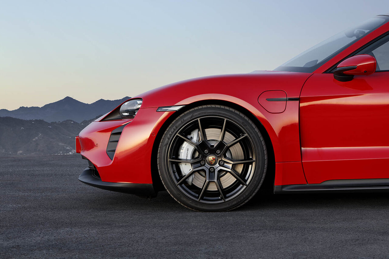 The Taycan Welcomes its First Gran Turismo Sport Model to Break the 500km Range Barrier | Porsche
