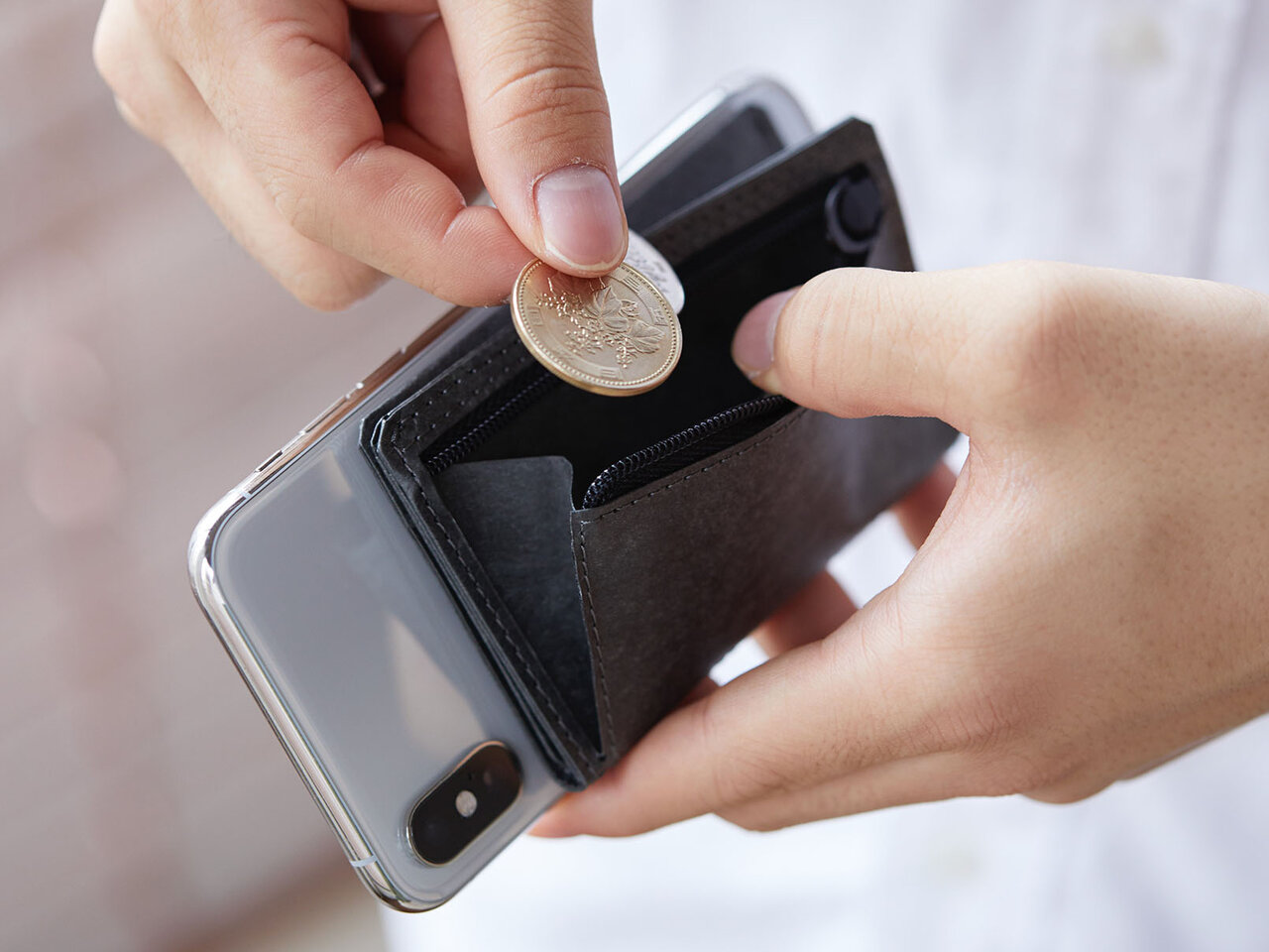 現金やカードをスマートフォンと一緒に。コンパクト財布「ウォレカ」｜KINGJIM