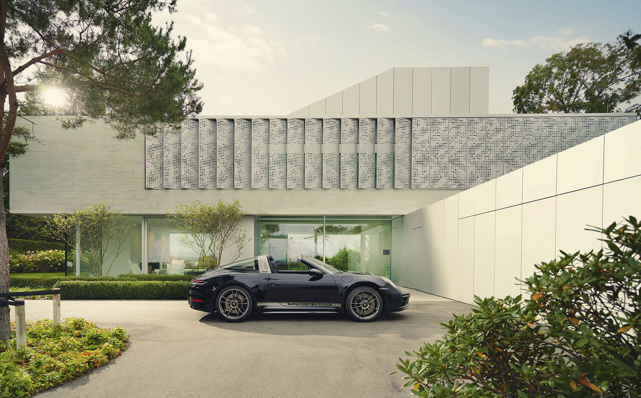 ポルシェデザインの50周年を祝う911タルガ4GTSの限定モデルが登場｜Porsche