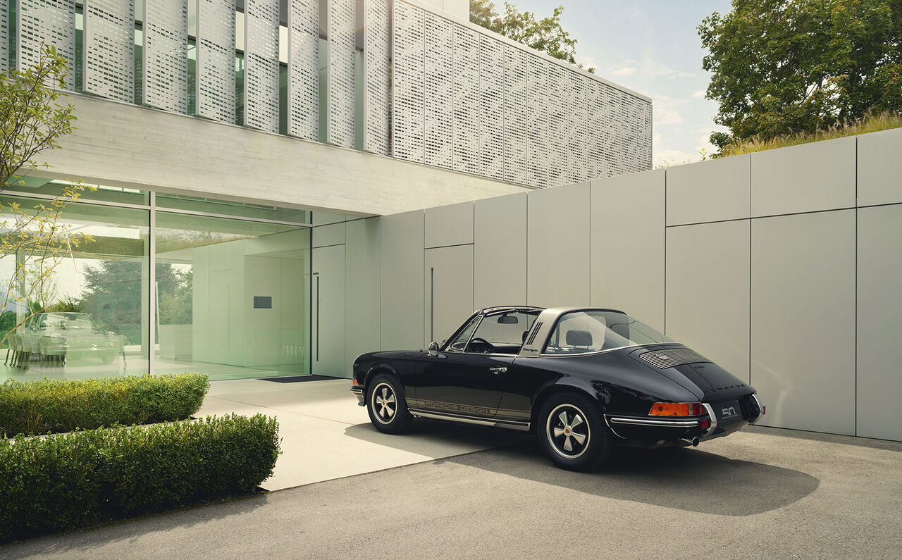 ポルシェデザインの50周年を祝う911タルガ4GTSの限定モデルが登場｜Porsche