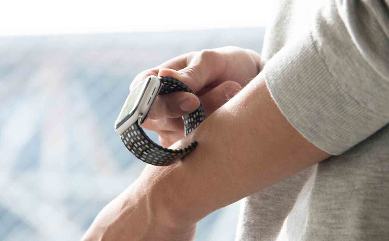 The "Air Bangle" for Apple Watch, born from Sabae's eyewear craftsmanship | SANYOU
