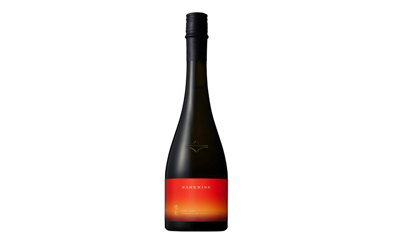 長く続く美しい“余韻”をワイングラスで楽しむ、日本酒「暁光」発売。日本酒業界初の試みも｜EAT